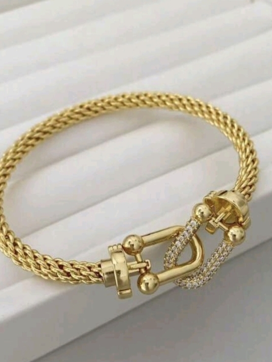Jewelry - 💛💛NEW💛💛 BEAUTIFUL!! CZ Pave Interlocking Buckle Bangle Bracelet In GOLD